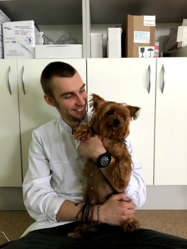veterinarnyj-vrach-s-sobakoj Послеоперационное стационарное содержание